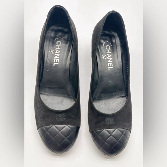 CHANEL CC Logo Quilted Cap Toe Suede Black Pumps Pearl Heels EU 41 C US 10-10.5 - Picture 2 of 15